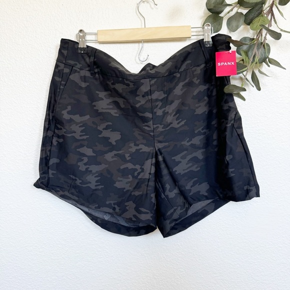 SPANX- NWT Camo Sunshine Shorts 6” Size 1X - Picture 1 of 4